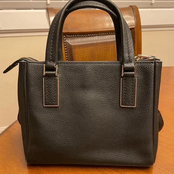 Kate Spade cross over bag. - Picture 3 of 12